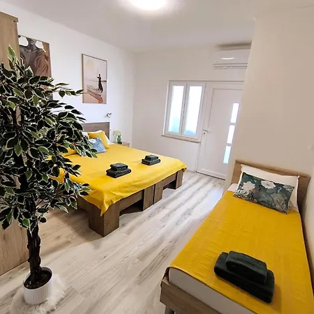 'sima' With Private Bathroom And Free Air-conditioned Summer Kitchen Maison d'hôtes Sarica Struga