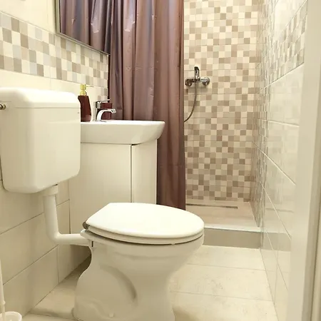 'sima' With Private Bathroom And Free Air-conditioned Summer Kitchen