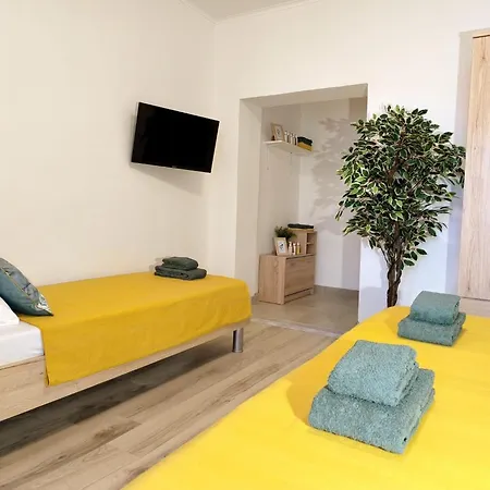 'sima' With Private Bathroom And Free Air-conditioned Summer Kitchen Πανσιόν