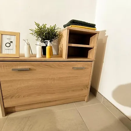 'sima' With Private Bathroom And Free Air-conditioned Summer Kitchen بيت ضيافة
