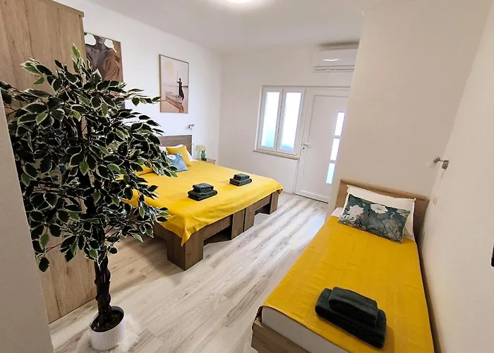 'sima' With Private Bathroom And Free Air-conditioned Summer Kitchen Gostinjska kuća Sarica Struga