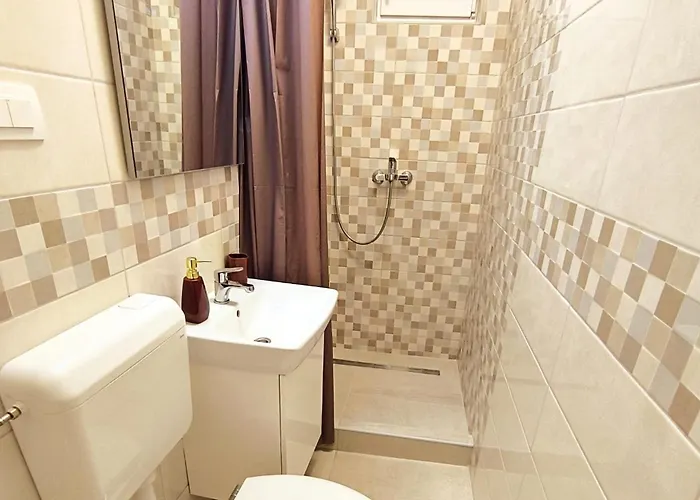 'sima' With Private Bathroom And Free Air-conditioned Summer Kitchen Gostinjska kuća Sarica Struga