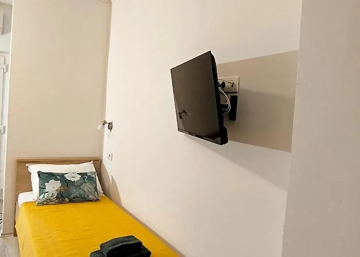 Gostinjska kuća 'sima' With Private Bathroom And Free Air-conditioned Summer Kitchen *